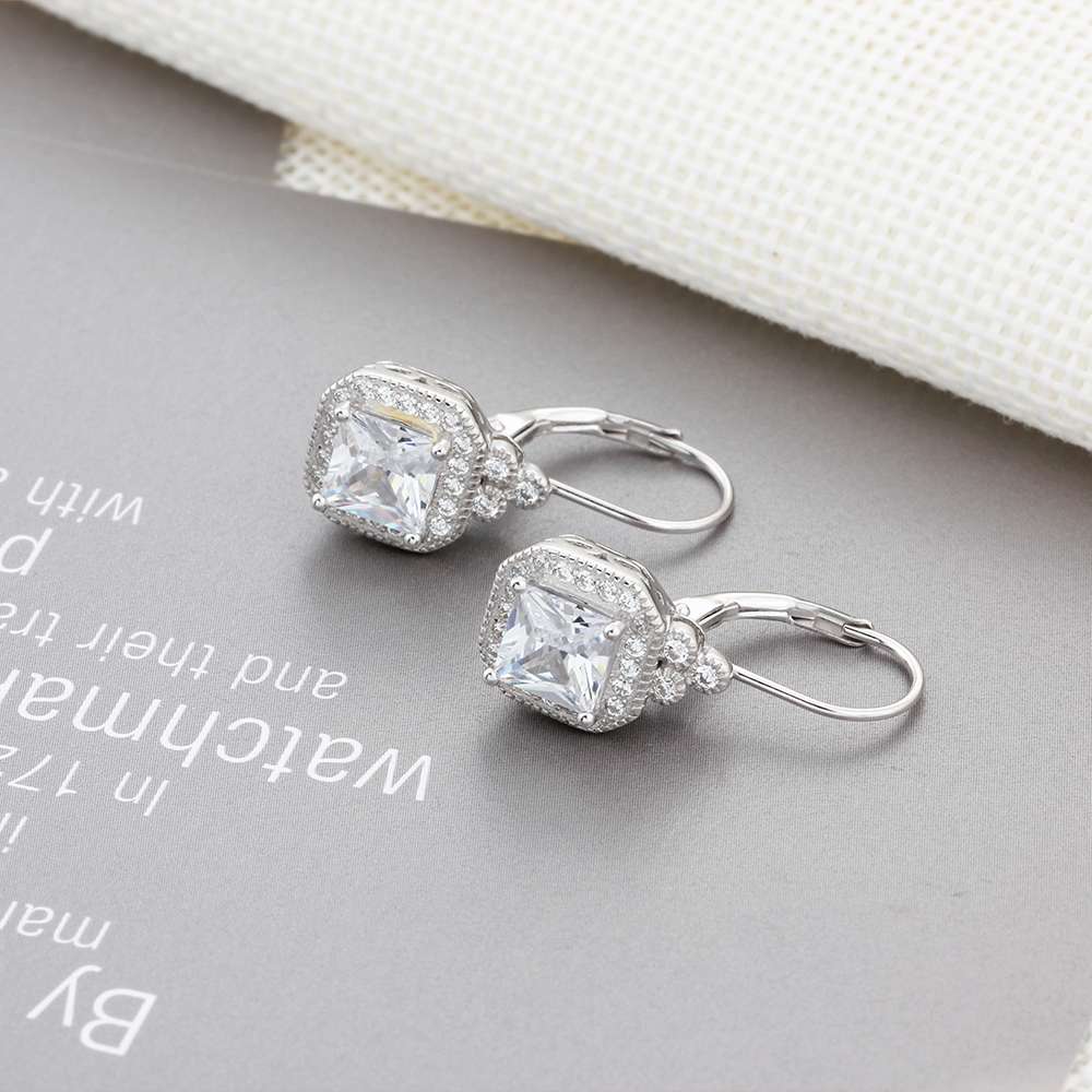 Minimalist Sparkle Stud Earrings – 925 Sterling Silver Everyday Jewellery
