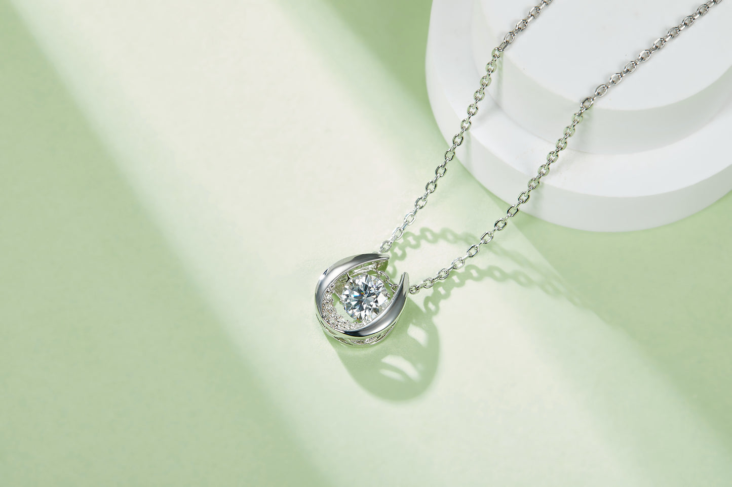 Set With Top-quality Moissanite, This Luxurious And Fashionable Light Luxury Trend Jewelry Necklace Pendant Is Made Of S925 Silver Electroplated With Platinum