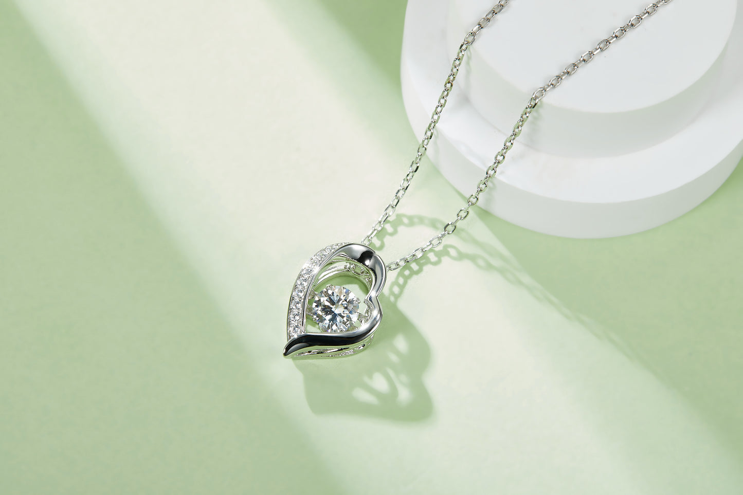 Set With Top-quality Moissanite, This Luxurious And Fashionable Light Luxury Trend Jewelry Necklace Pendant Is Made Of S925 Silver Electroplated With Platinum